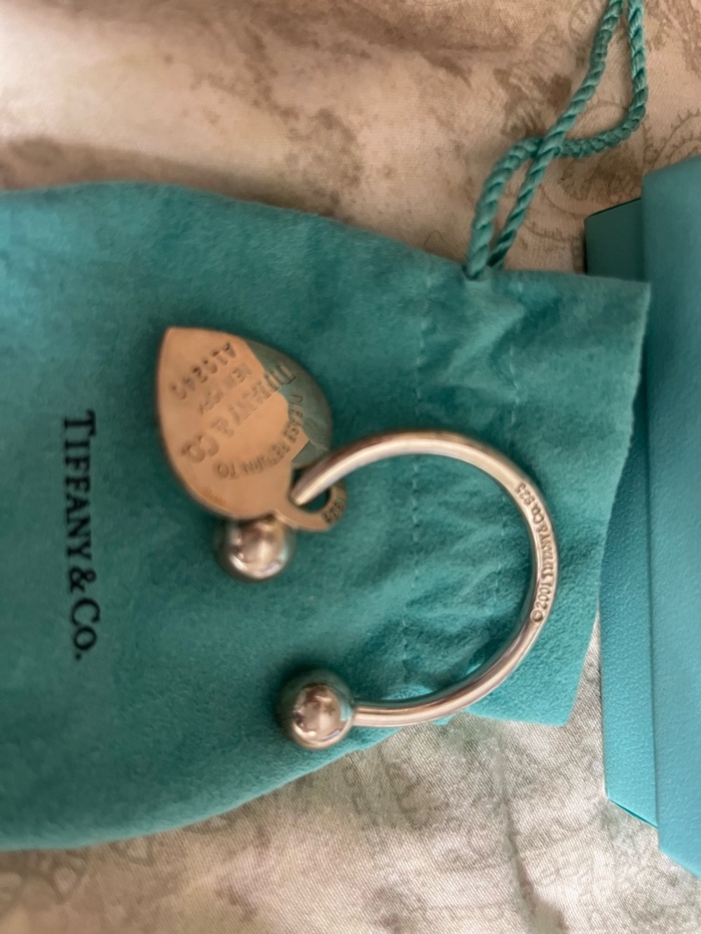 Authentic vintage 2001 Tiffany keychain with box and bag- new in box - Picture 2 of 3
